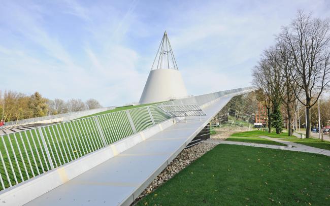 Pitched green roof with lawn and railing